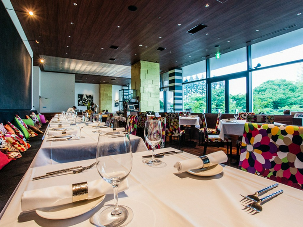 窓一面のパークビューが開放感を演出