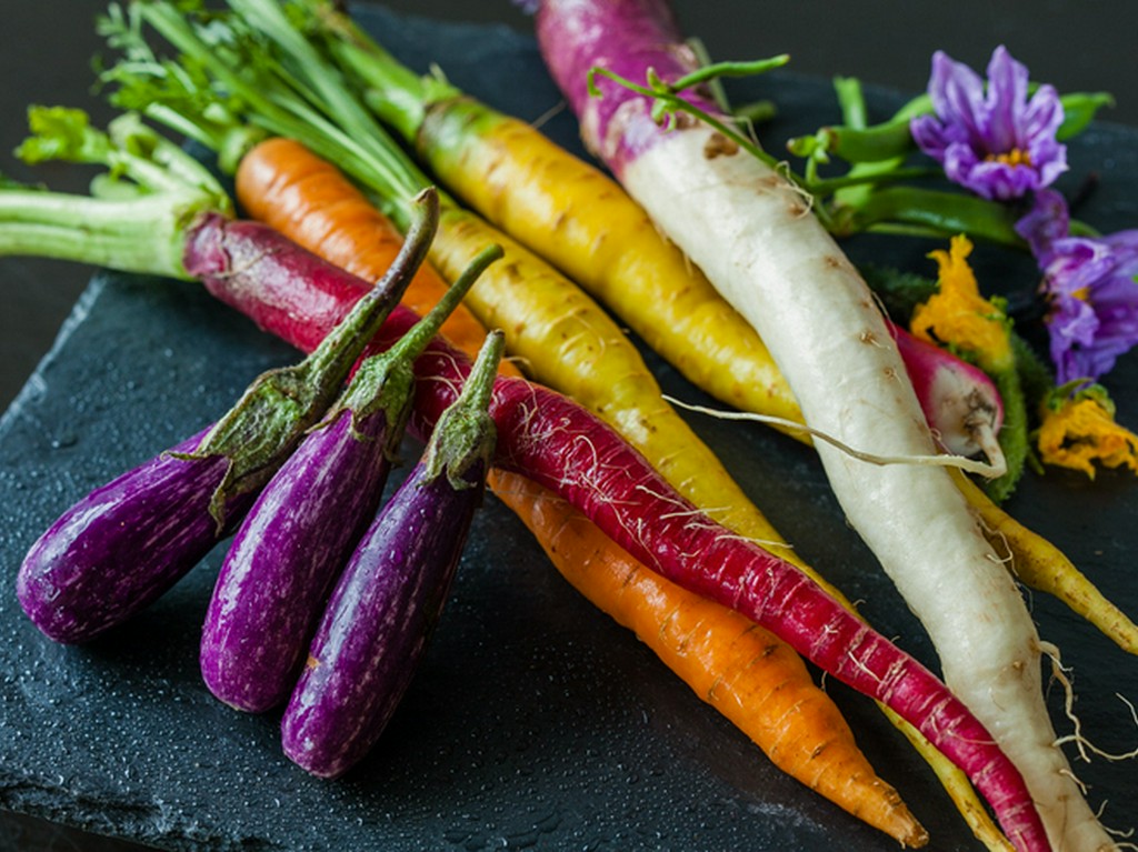 独自のセンスで和の食材をインド料理に落としこむ