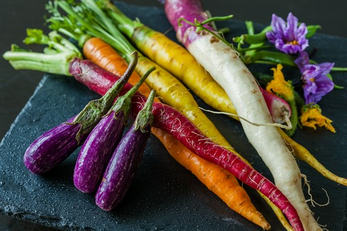 独自のセンスで和の食材をインド料理に落としこむ