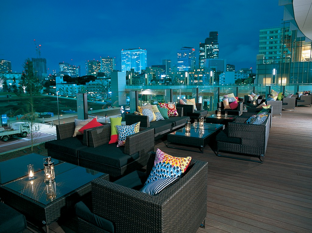 マジックアワーの東京を一望のもとに見渡す