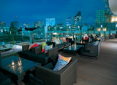 マジックアワーの東京を一望のもとに見渡す