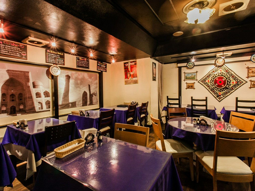 異国のインテリアが不思議な落ち着きを演出