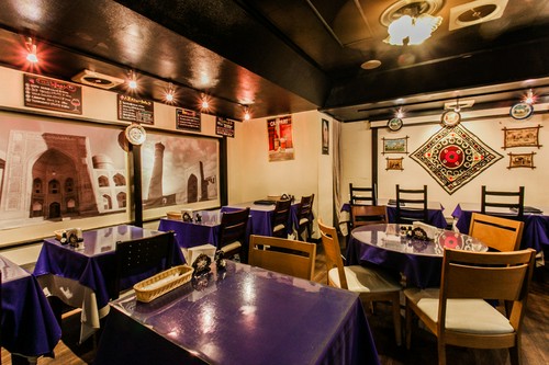 異国のインテリアが不思議な落ち着きを演出