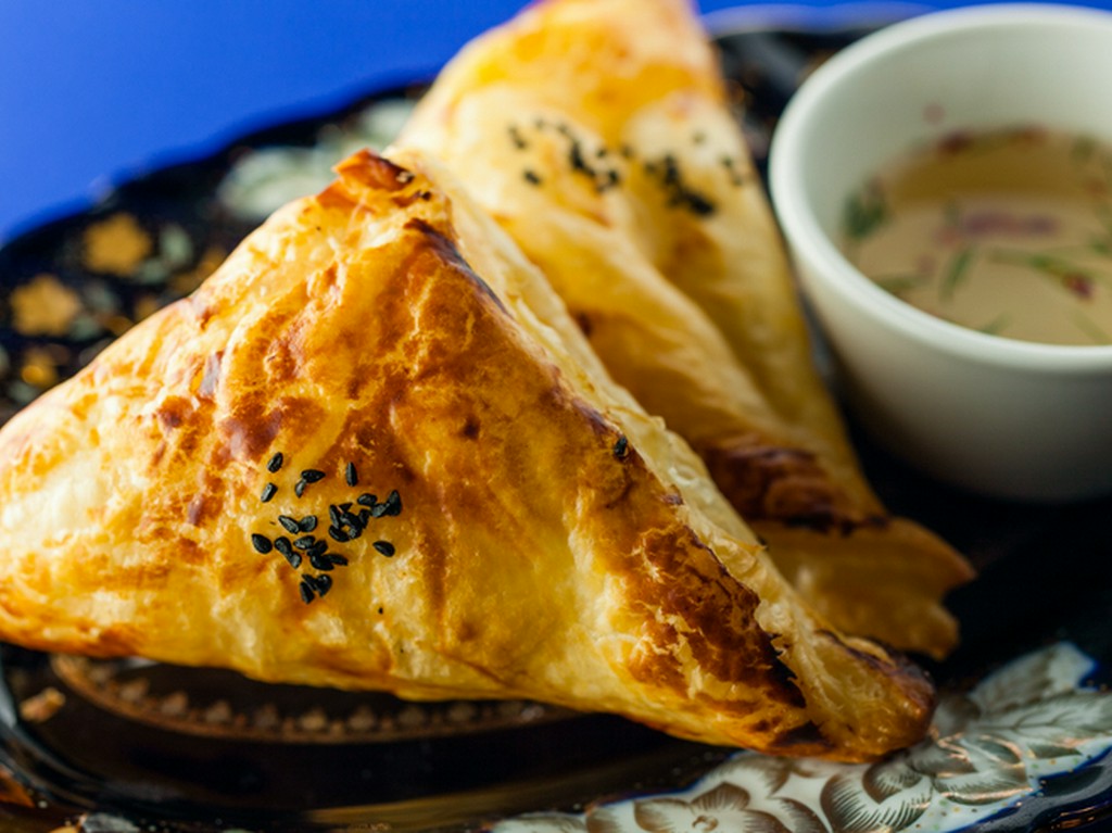 スナック感覚で味わえるライトフード『サモサ』