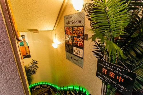 BGMもエスニックムードを演出