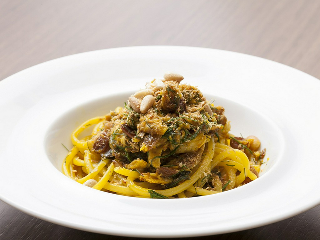 濃厚なソースが絶妙に絡み合う『イワシのブガティーニ』