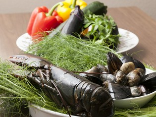 鮮度を最優先し、旬の美味しさを表現できる素材を厳選