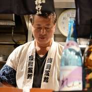 フランス料理のおもてなしと同様に、居酒屋であっても、温かい料理はちゃんと温めたお皿で、冷たい料理は冷やしたお皿で提供しています。