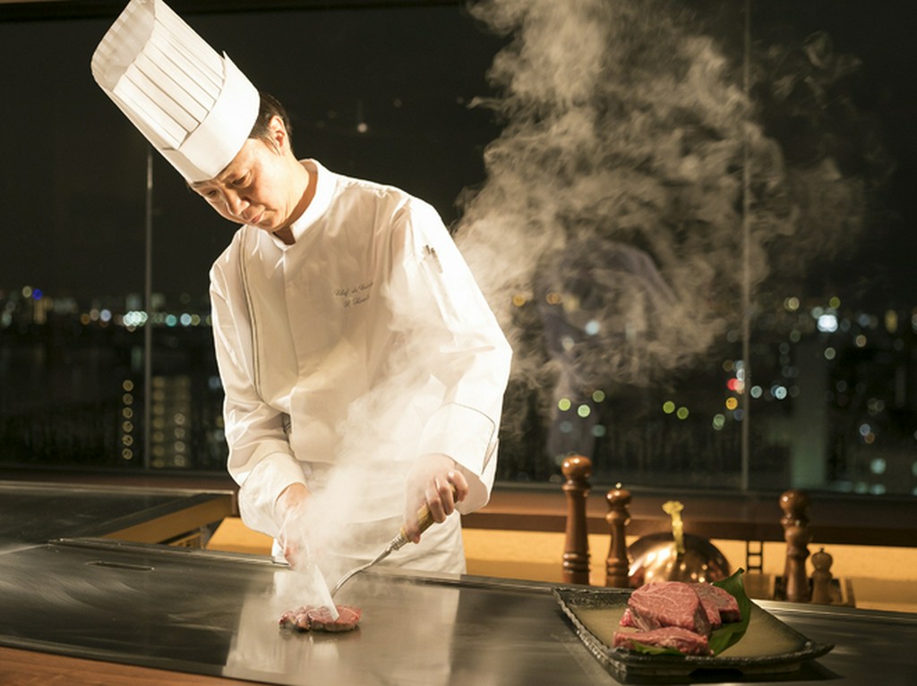 ホテル最上階から望む夜景と極上の鉄板焼で特別な日を演出☆