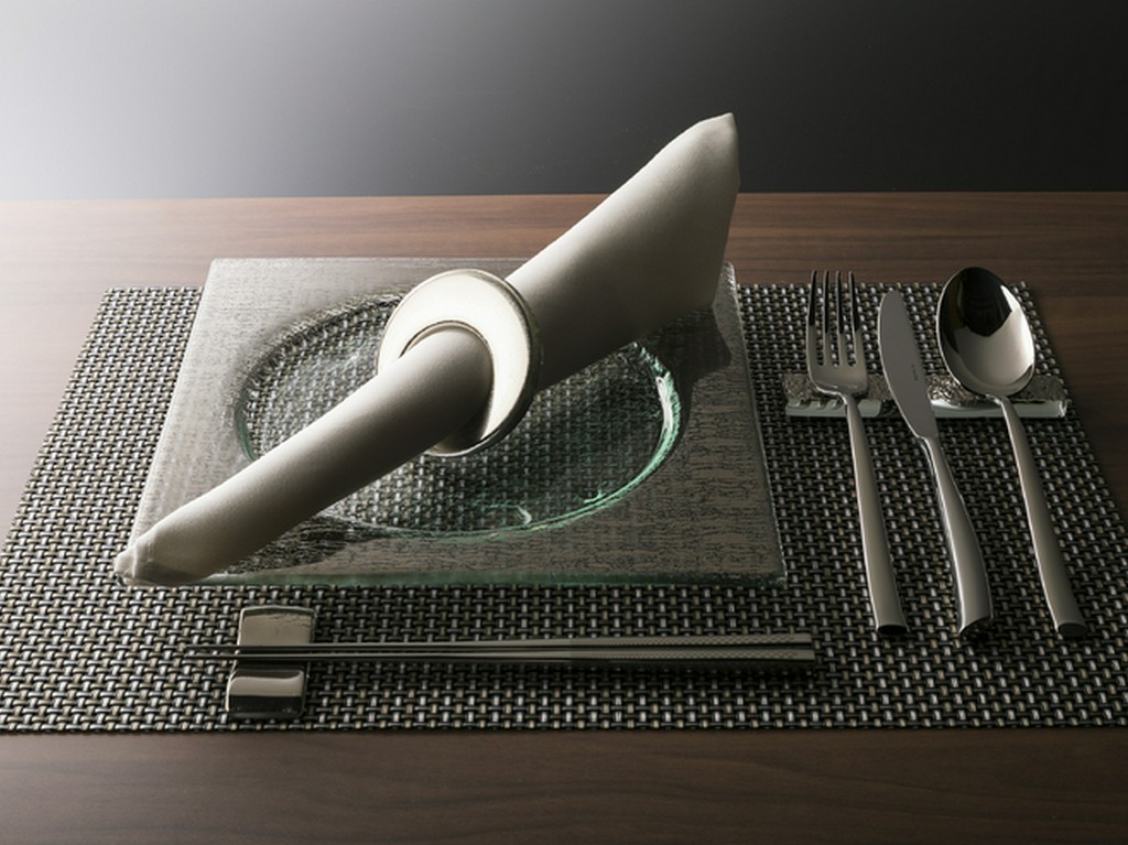 ギリシャGlassStudio社製のハンドメイド食器で統一しています。