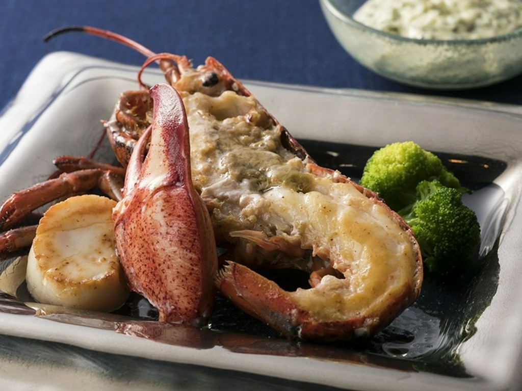 カナダ産活けオマール海老と北海道産帆立貝の鉄板焼