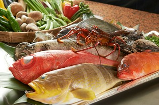 大阪の福島市場から直接仕入れた「魚介類」は新鮮で味も良し