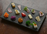 リナッシェレのスペシャリテ　15種の小さな前菜の盛り合わせ