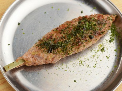 やわらかくジューシーな口当たりの『コツネ串』