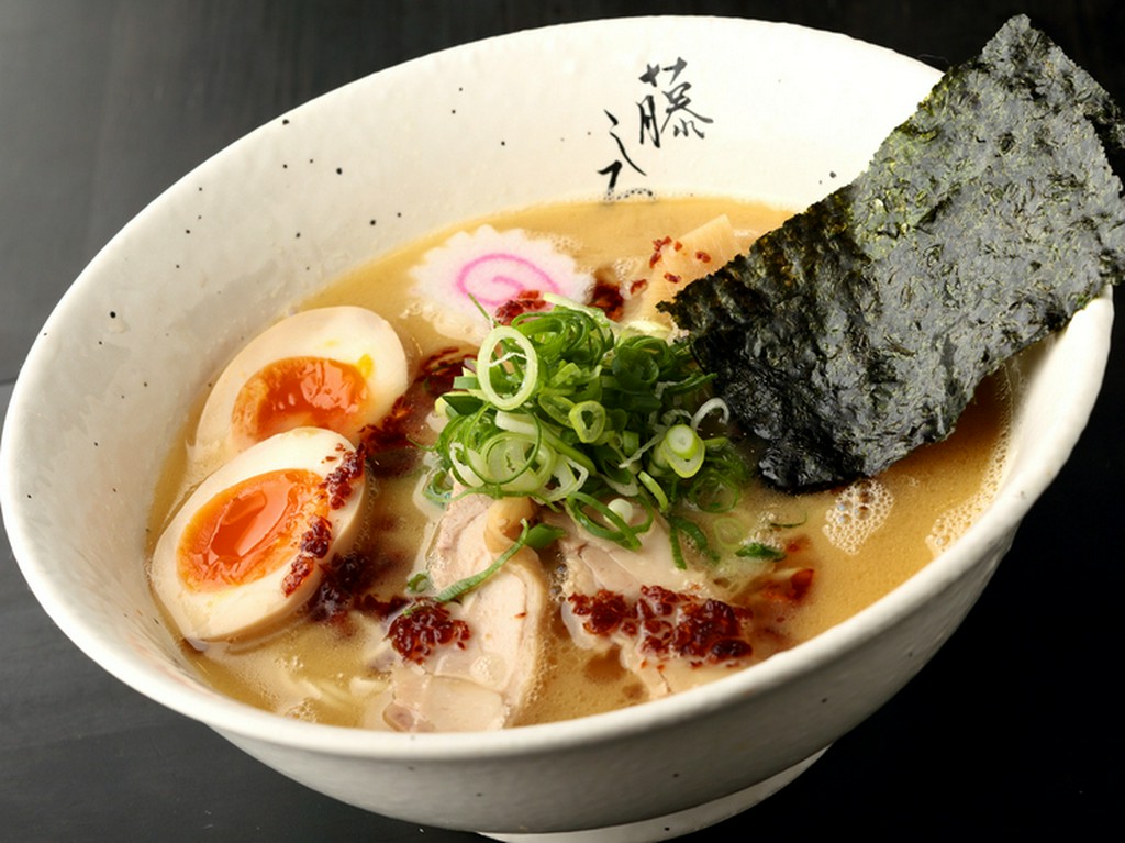 最後の一滴まで飲み干せるスープ『芳醇　鶏白湯味玉ラーメン』