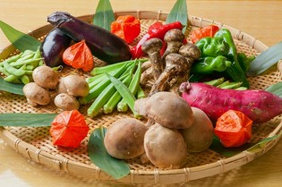 旨みを逃さず仕入れる、四季を彩る食材