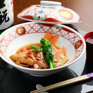 煮物、煮魚は優しい味わいの一品です。信頼できる魚屋から旬の魚介を仕入れます。