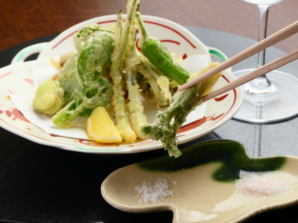 季節の旬を揚げ立てで『野菜の天ぷら』