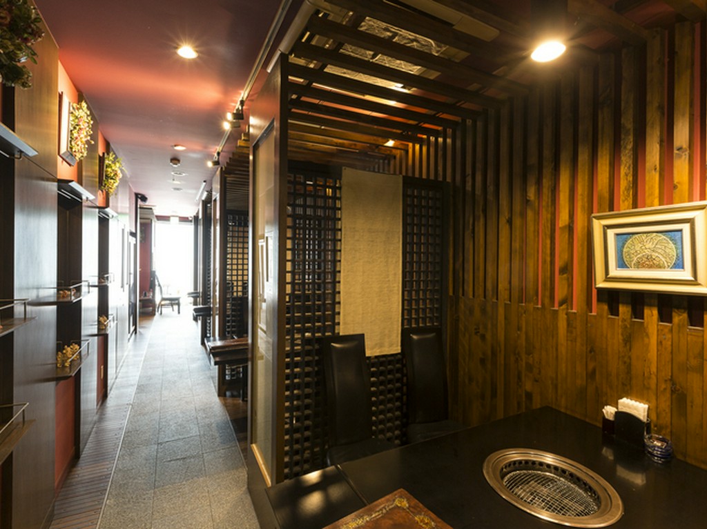 プライベートな空間で高級料理を味わえば、きっと会話も弾むはず