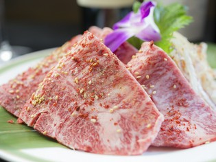 石垣牛が醸す味わいを、沖縄特産の塩で味わって