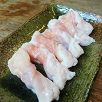 小腸･･･甘みのある脂が人気で、皮部分の食感もよく、噛むほどに旨みが広がります