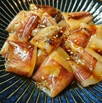 ほんのりした甘味で柔らかなのにプリッとした食感。
貧血や動脈硬化の予防に効果的で、よく耳にするタウリンの含有量が多いのも特徴。
脂質代謝を良くし血中コレステロールの増加を防ぎます。
疲労回復効果も抜群！