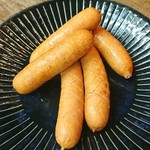 絶妙な切り目が中までキッチリ火を通すカギです。
味が濃く、幅広い年齢層で大人気のひと品です。