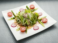 季節の野菜をお楽しみ下さい。
オリジナルドレッシングはサッパリとした韓国風。
新鮮な野菜をお肉の合間に、また、お肉で巻いて食べてみて下さい。