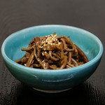 不溶性食物繊維が豊富で整腸作用があります。
ビタミン群も多く、風邪予防や抗酸化作用・デトックス効果を期待。
中でもビタミンAは鼻喉の粘膜を守り目の乾燥を防止できます。
葉酸も多くて妊婦さんにもお勧めです。