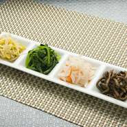 そのまま食べてもお肉で巻いても美味しく、野菜も沢山摂れる優れもの！
モチロンすべて手作りです♪