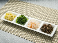 そのまま食べてもお肉で巻いても美味しく、野菜も沢山摂れる優れもの！
モチロンすべて手作りです♪