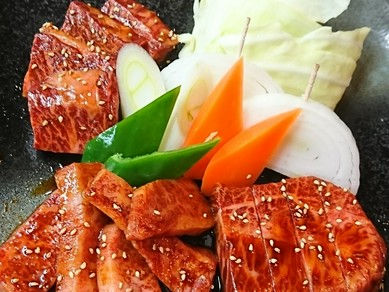 選りすぐりの上質なお肉を厚切りでいただく『極め盛』