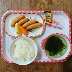ウインナと焼き野菜、ご飯とスープ。
そして、お菓子とお子様サイズのソフトドリンク付。
かごしま子育て支援パスポートの提示でこのセットが半額になります！
ウインナ大好き～なお子様に大人気のメニューです。