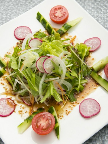 「目」も楽しませる、彩り鮮やか野菜がいっぱいの『サラダ』