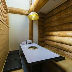 周りを気にすることなくお食事が楽しめる「個室」