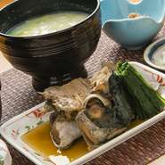 獲れたて鮮魚の煮つけと小鉢、茶わん蒸しなど計6品が楽しめる！　ほっくりと煮付けた味に心がほっと和みます。