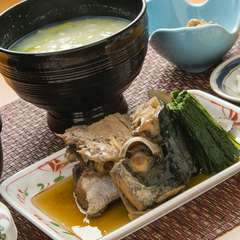 新鮮な旬魚を煮付けで楽しむおふくろの味『魚煮つけ定食』