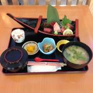 鮮度の高いまぐろを刺身でご堪能ください。
