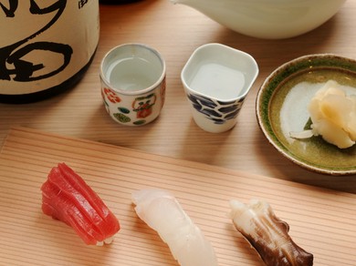 新鮮なネタにひと仕事加えることで生まれる、魚の奥深い味わい