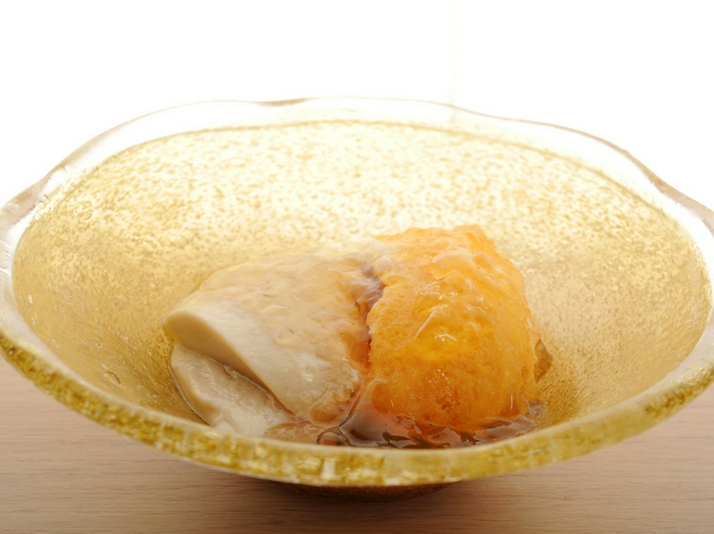 とにかく気になる『うにあいすと胡麻豆腐』。日本酒にぴったり