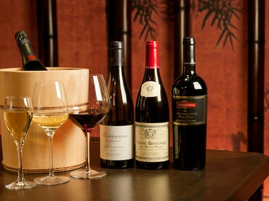 鶏料理と相性抜群！旬なワインの品揃え