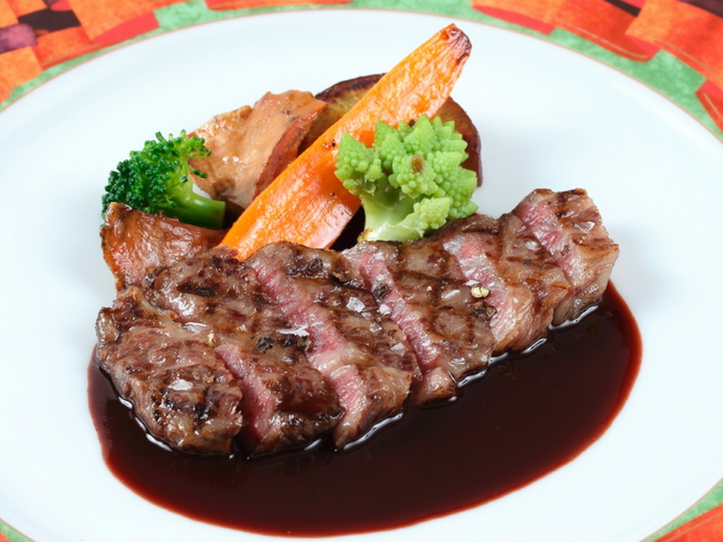 『特選黒毛和牛　静岡そだちのロース赤ワインソース』