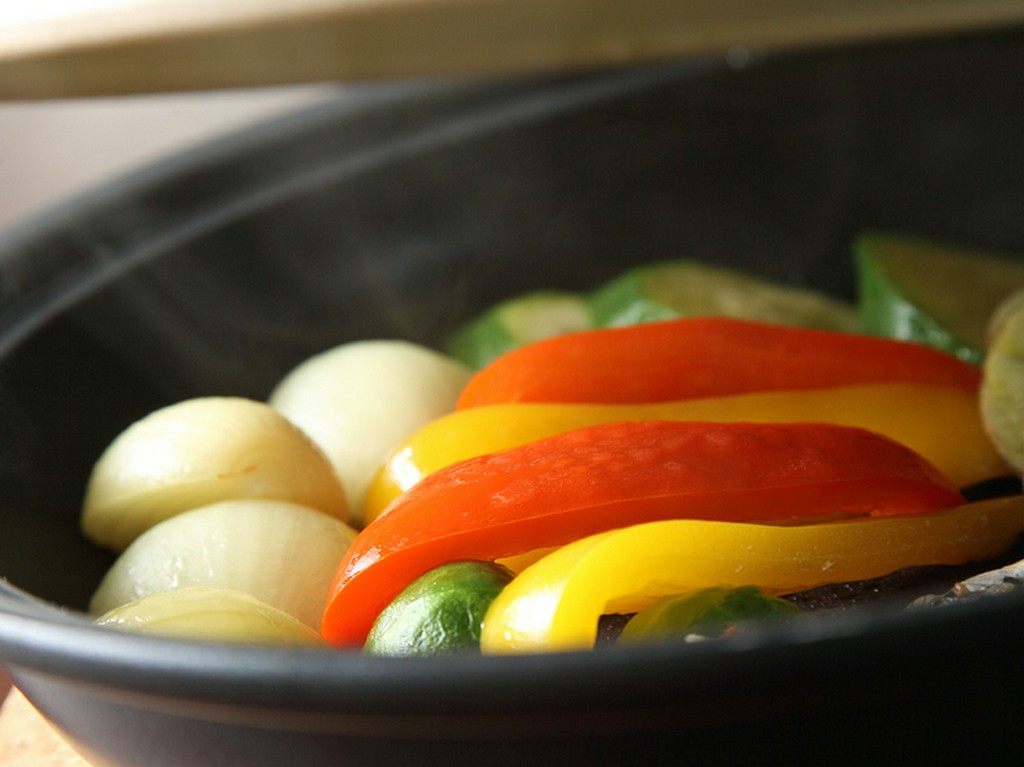 季節野菜のタジン鍋焼き　～バーニャカウダソース～