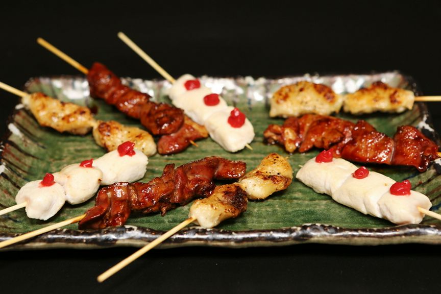 せせりやサガリの串焼きは、鶏料理専門店ならでは品揃え