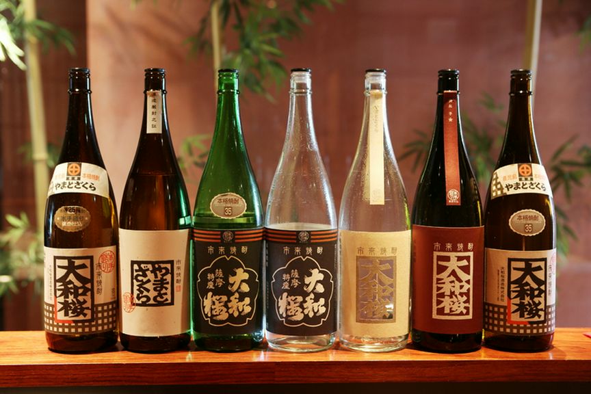 その日のオススメや季節ごとに入れ替えする焼酎＆日本酒