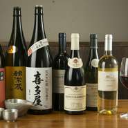 全国各地から厳選した日本酒をお取り寄せ。四季折々の美味しいお酒を試すことのできる利き酒ができるのもうれしいポイント。ワインや、焼酎、ビールとジャンルも様々に用意があるので、自分の好みに合わせてどうぞ。
