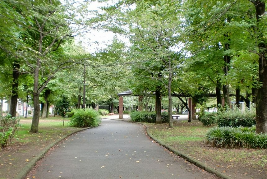 東綾瀬公園すぐ前の閑静な立地