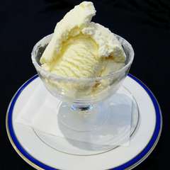 アイスクリーム（バニラ or チョコ）