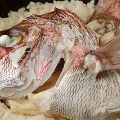 土鍋で炊きあげた『名物　鯛めし』