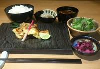 本日の焼魚、小鉢・サラダ、ご飯、赤出し、香の物
ランチタイムは税込価格！